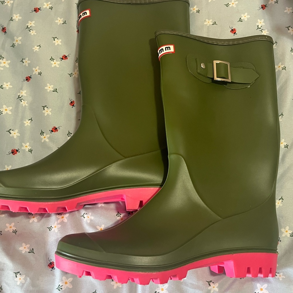 Hunter Women's Green Rain Boots with Pink Soles